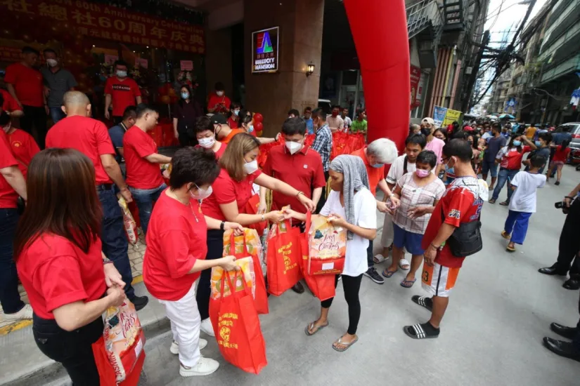 Chinese Business Group Volunteers to Help the Needy!